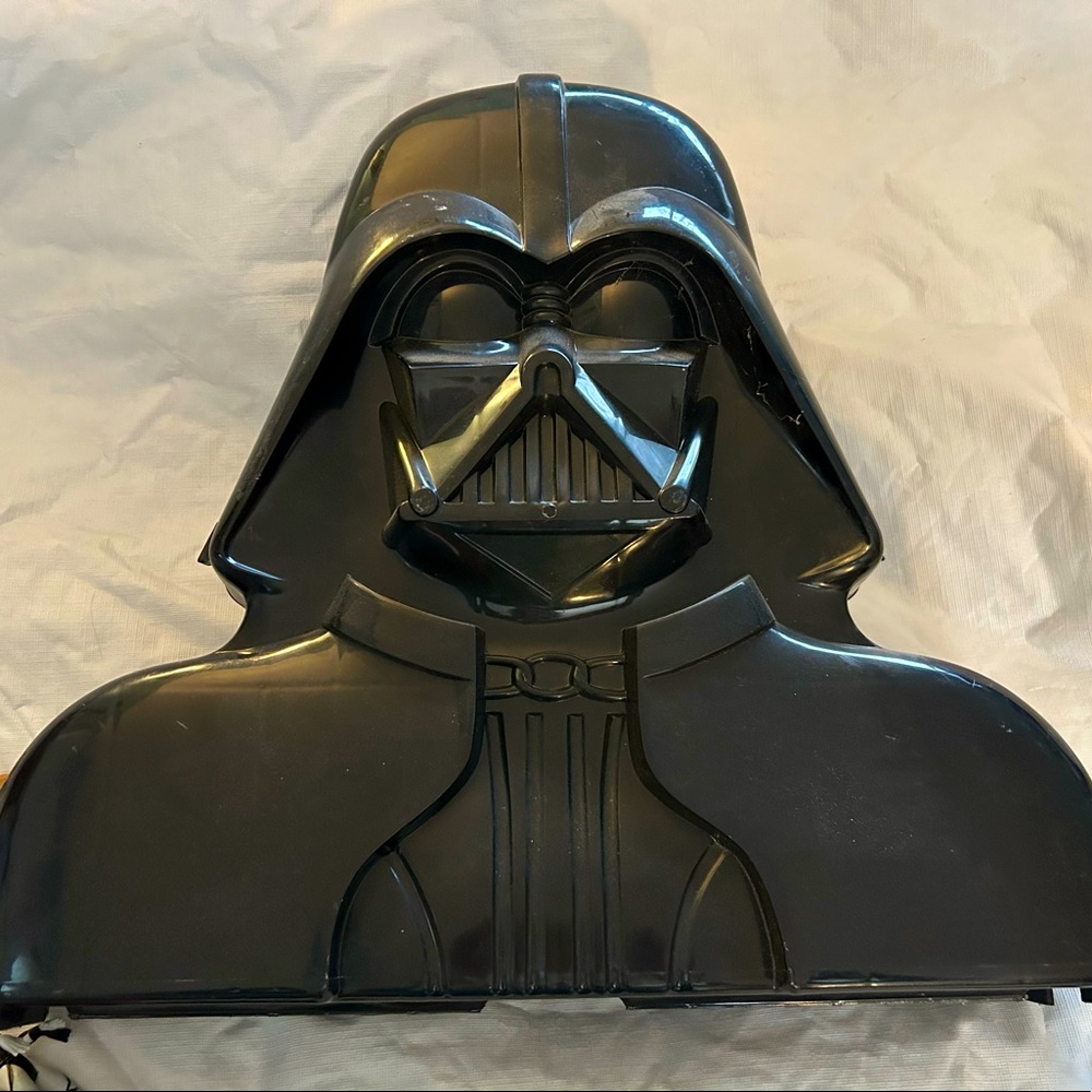 Star Wars 30 figures with Darth Vader case